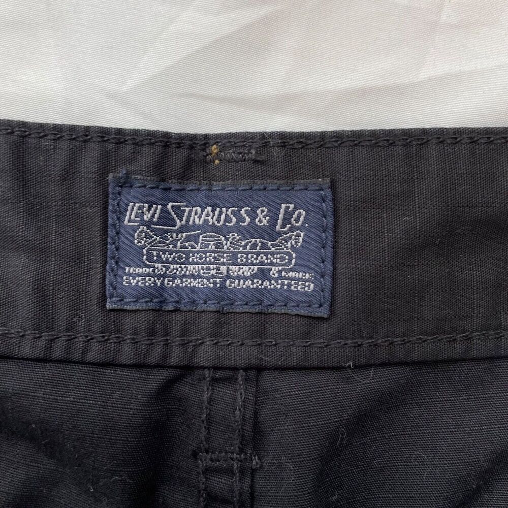 Levi’s Gray Cargo Pocket Hiking 10” Shorts Size 40 Men’s